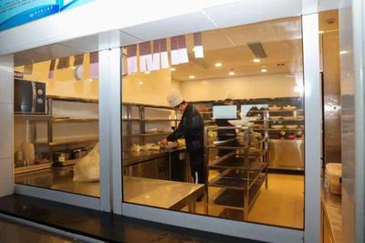 明廚亮灶，安心之選 金山27家餐飲企業(yè)在線展示餐食制作過程獲評(píng)